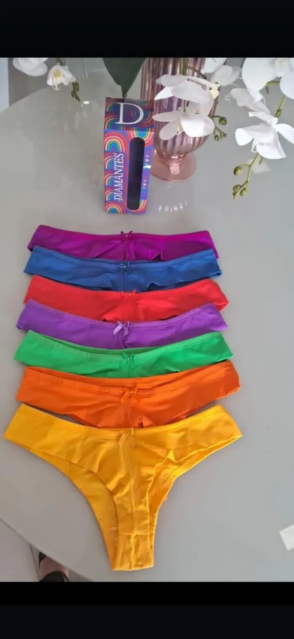 Conjunto de calcinhas coloridas