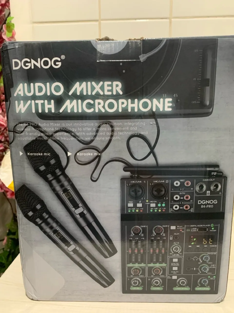 Mesa de Som DGNOG R4-PRO com 2 Microfones Sem Fio