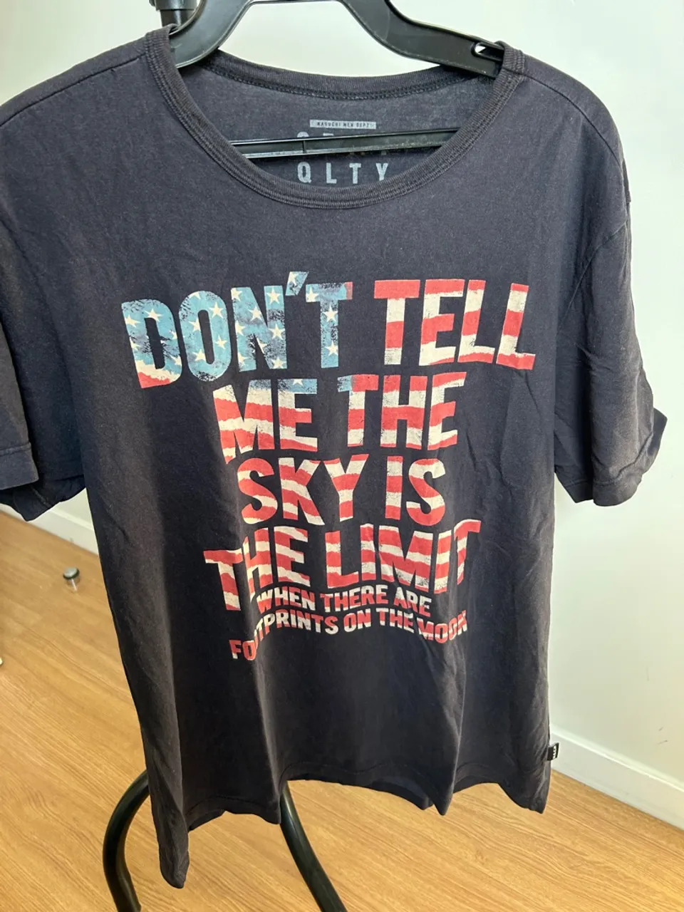 Camiseta Don't Tell Me The Sky Is The Limit