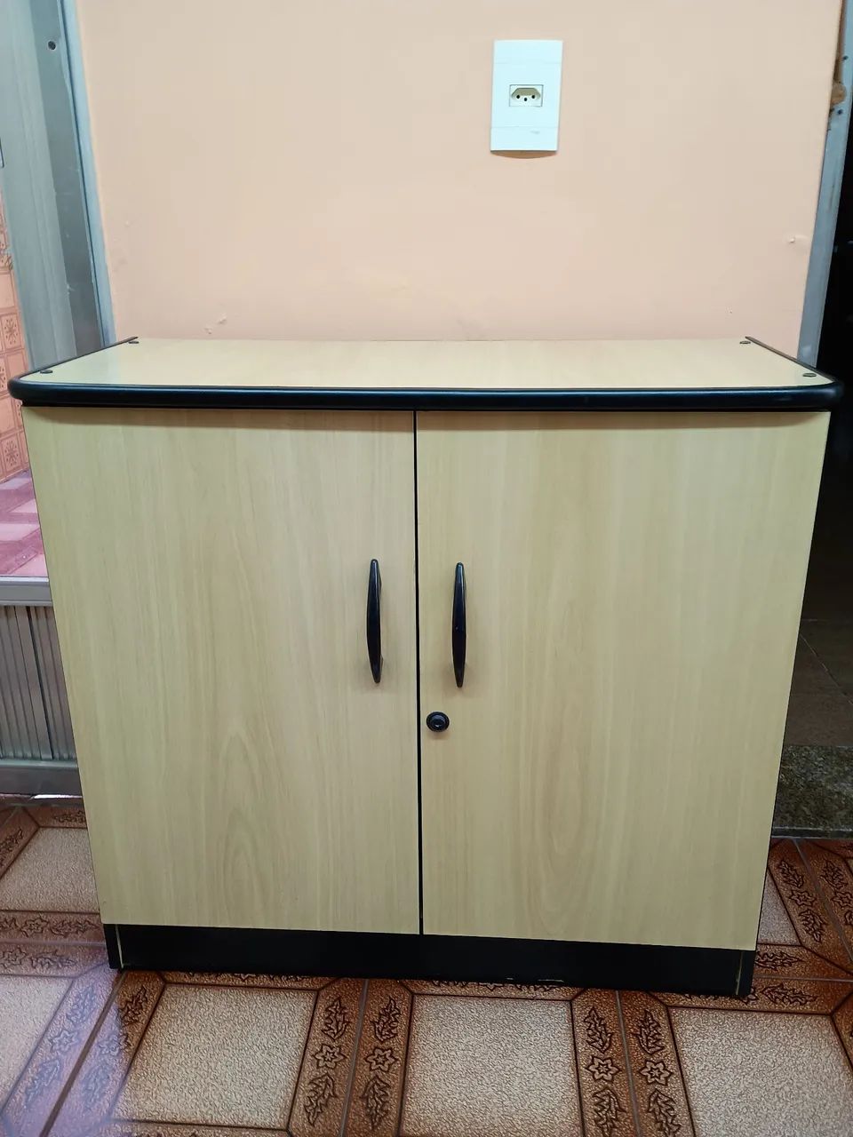 Armário baixo para escritório 