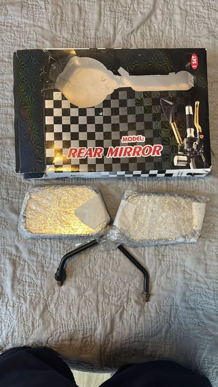 Retrovisor Universal Novinho, sem trincos ou quebrados - Foto 3