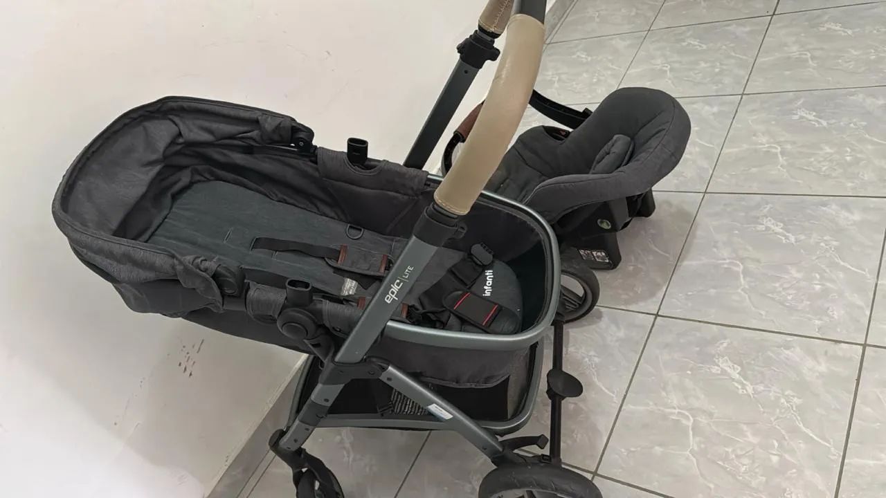 Conjunto de carrinho de bebê + bebê conforto infanti 