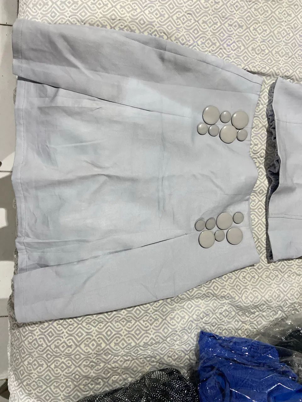 Conjunto sais e blusa cinza tam M - Foto 3