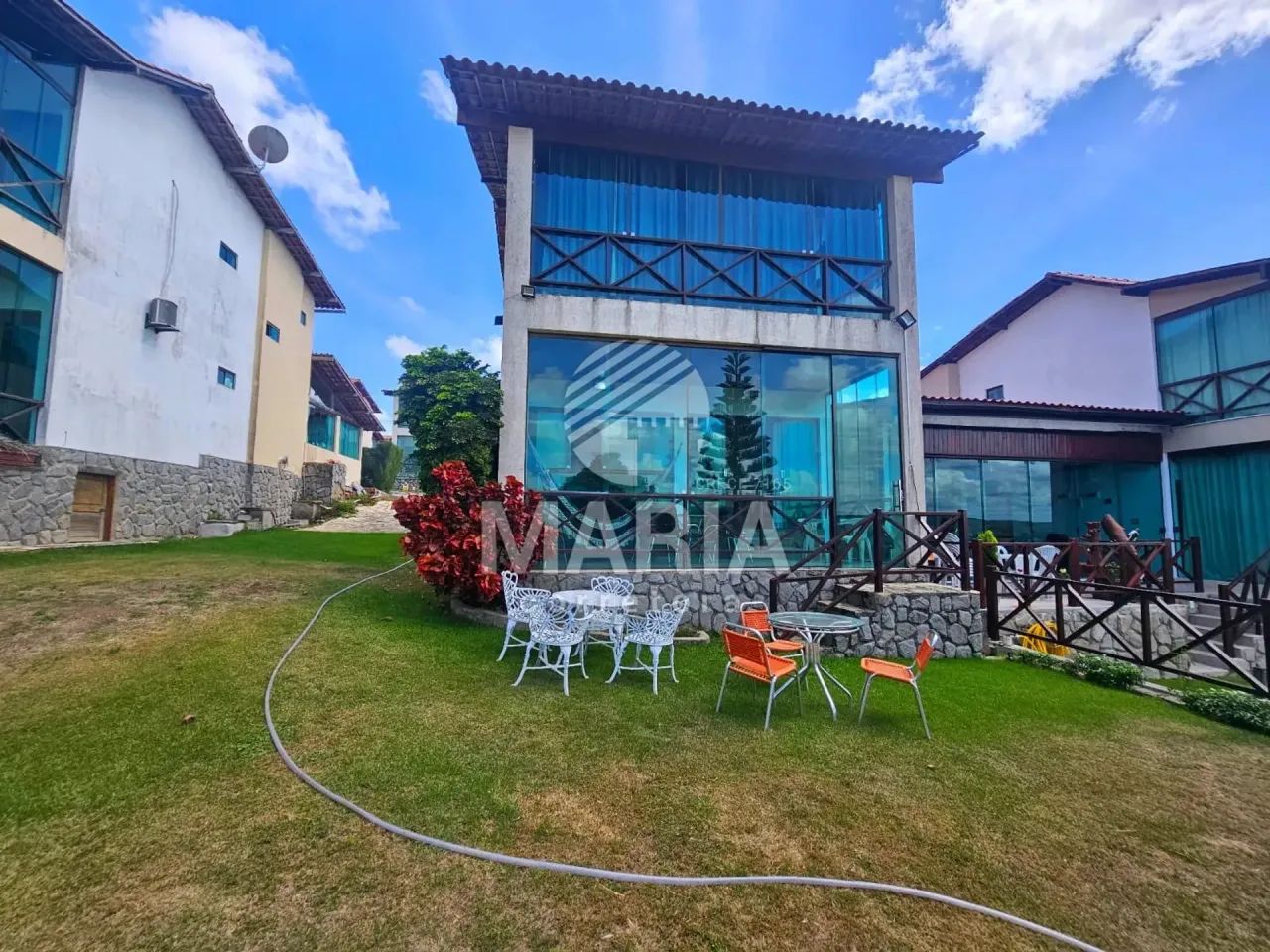 Casa de condomínio com 04 quartos à venda em Gravatá-PE!