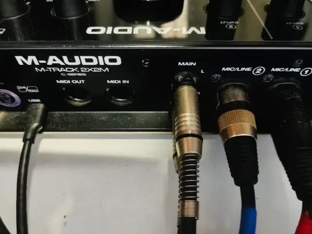 Interface de áudio 2x2 com MIDI (M-AUDIO 2X2M) - Foto 3