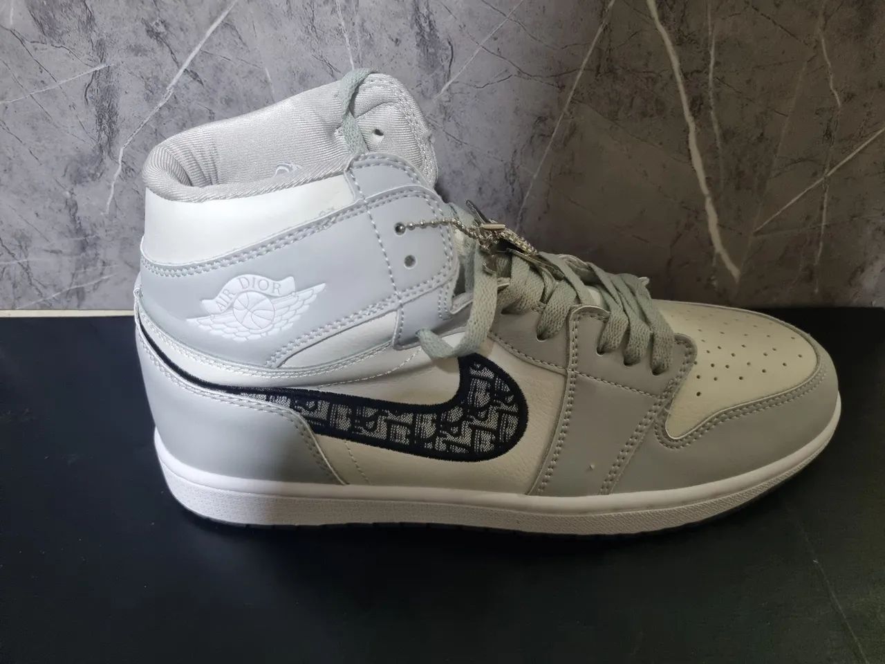 NIKE JORDAN 1 X DIOR - Foto 2