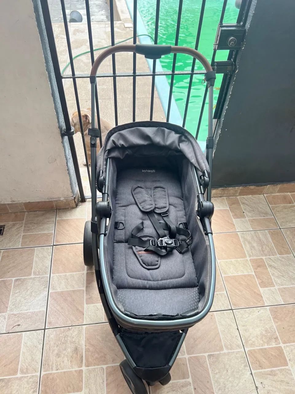 Carrinho de bebê e bebê conforto  - Foto 2