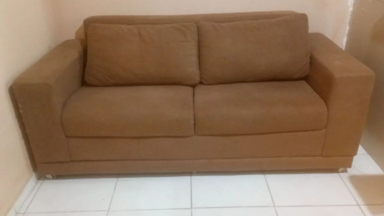 Sofá 3 lugares com rodinhas tecido ótimo estado  - Foto 2