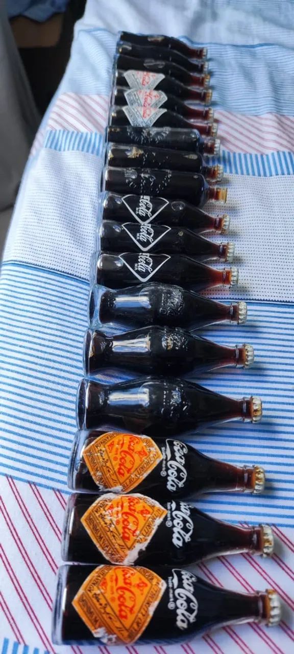 GARRAFINHAS COM MAIS DE UM SÉCULO DA EVOLUÇÃO VISUAL DA COCA-COLA, (Á unidade) - Foto 3