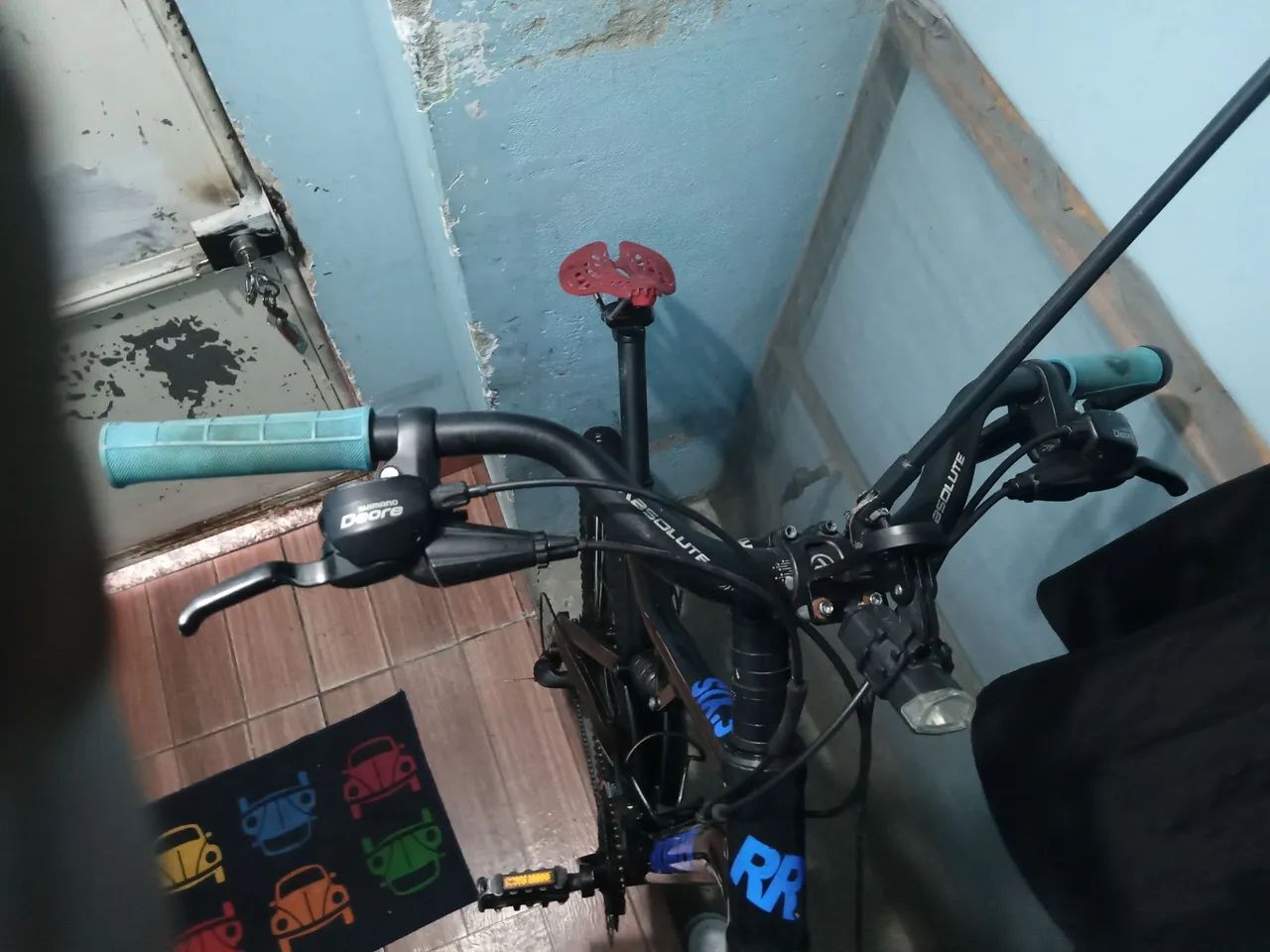 Bicicleta com amortecedor Rockrider 6.3 Full suspension a pintura imita fibra de carbono  - Foto 4