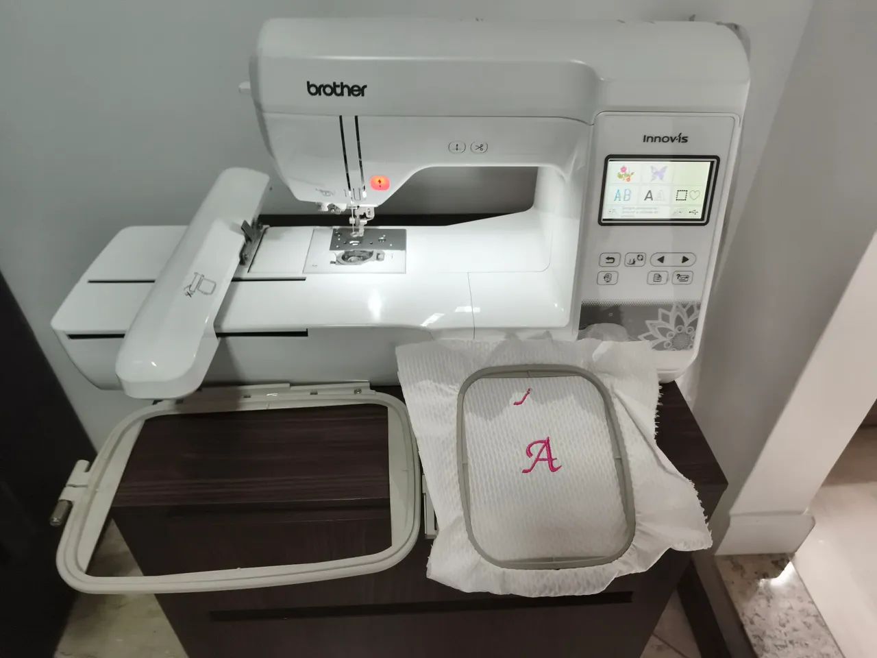 Máquina de bordar Brother PE 810 L
