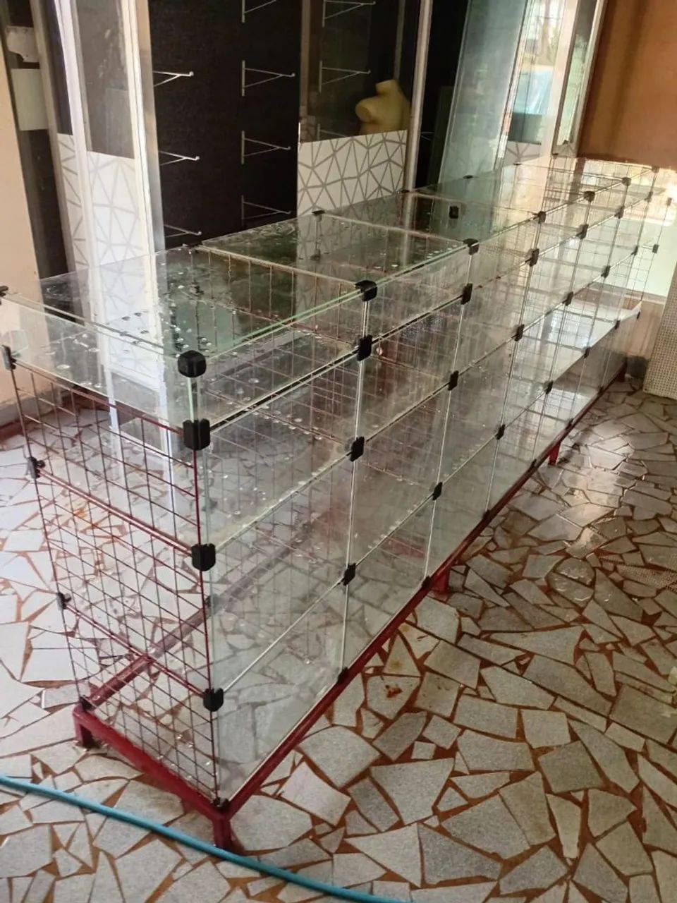Vendo balcão de vidros blindex e aramados 