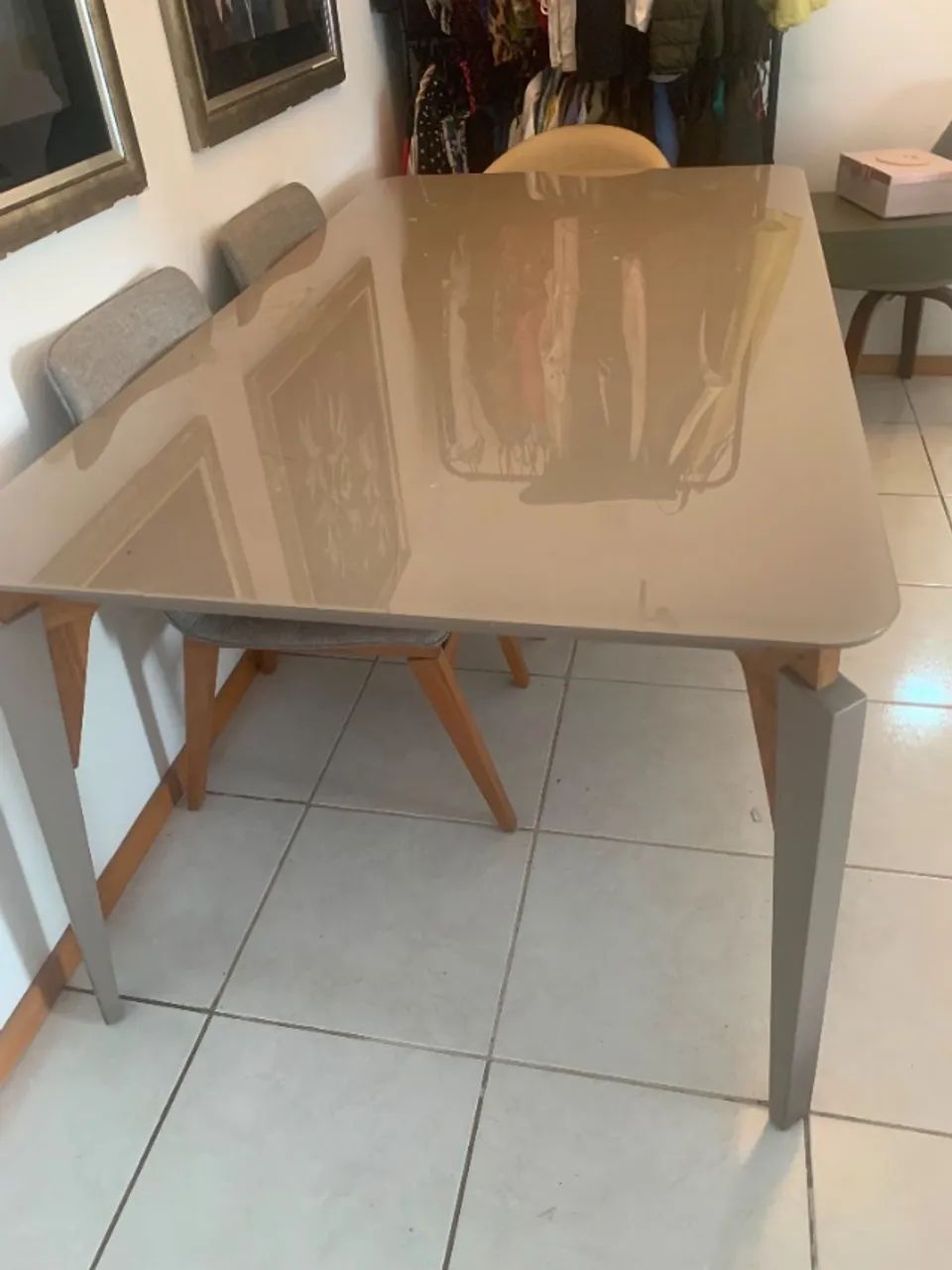 Mesa jantar 6 lugares laqueada com base em madeira e tampo mdf com vidro (trincado) - Foto 2
