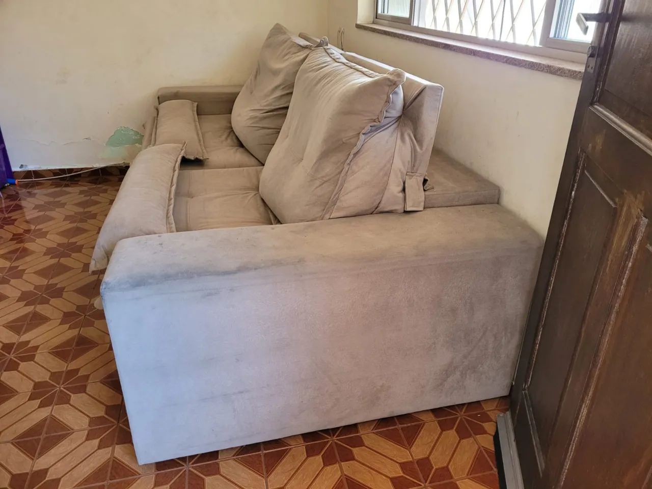 Vendo sofá de 4 lugares retrátil ,vira cama  - Foto 4