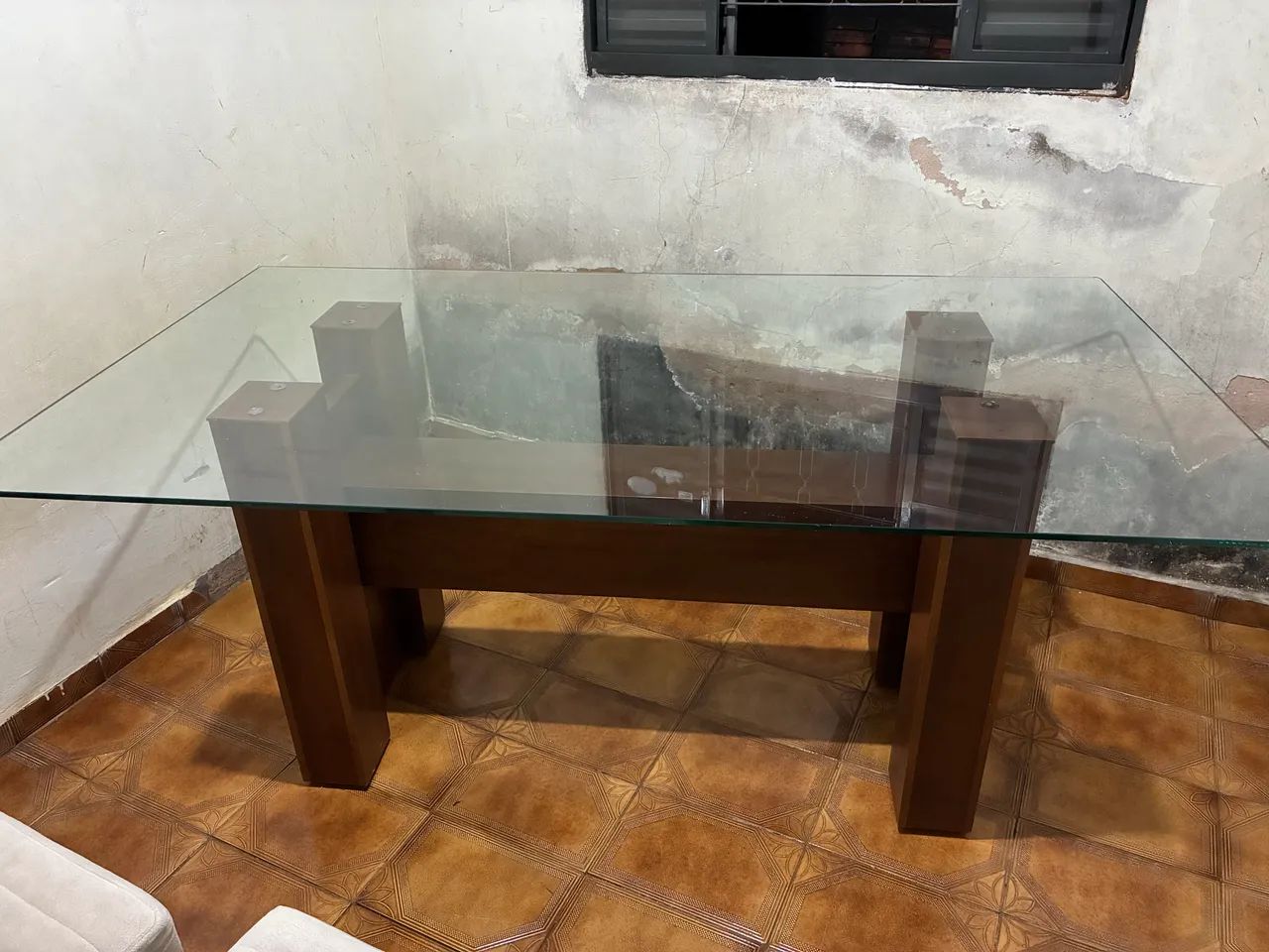 Mesa de madeira tampo de vidro 