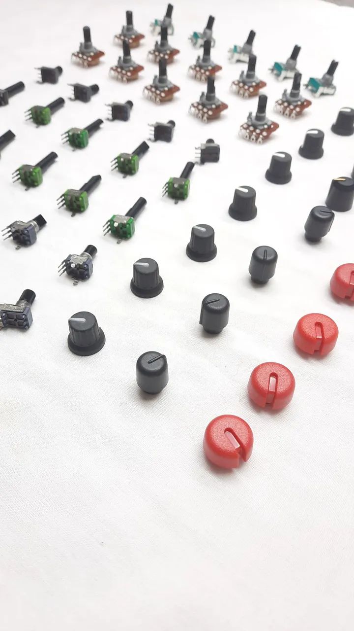 Lote de potenciometros e knobs para mesa de som e intrumentos musicais  - Foto 3