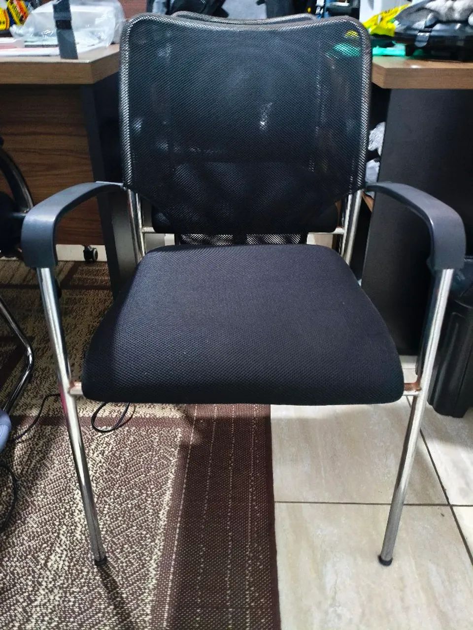 2 Cadeiras de escritório. 