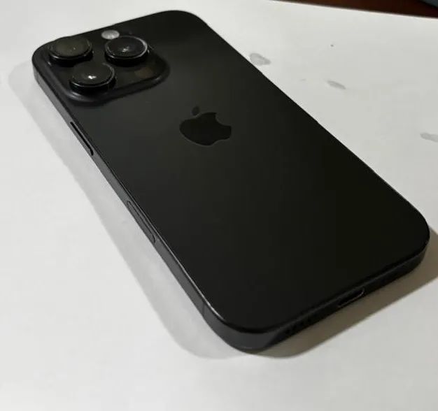 iPhone 16 pro usado com caixa cabo garantia até final de agosto - Foto 3