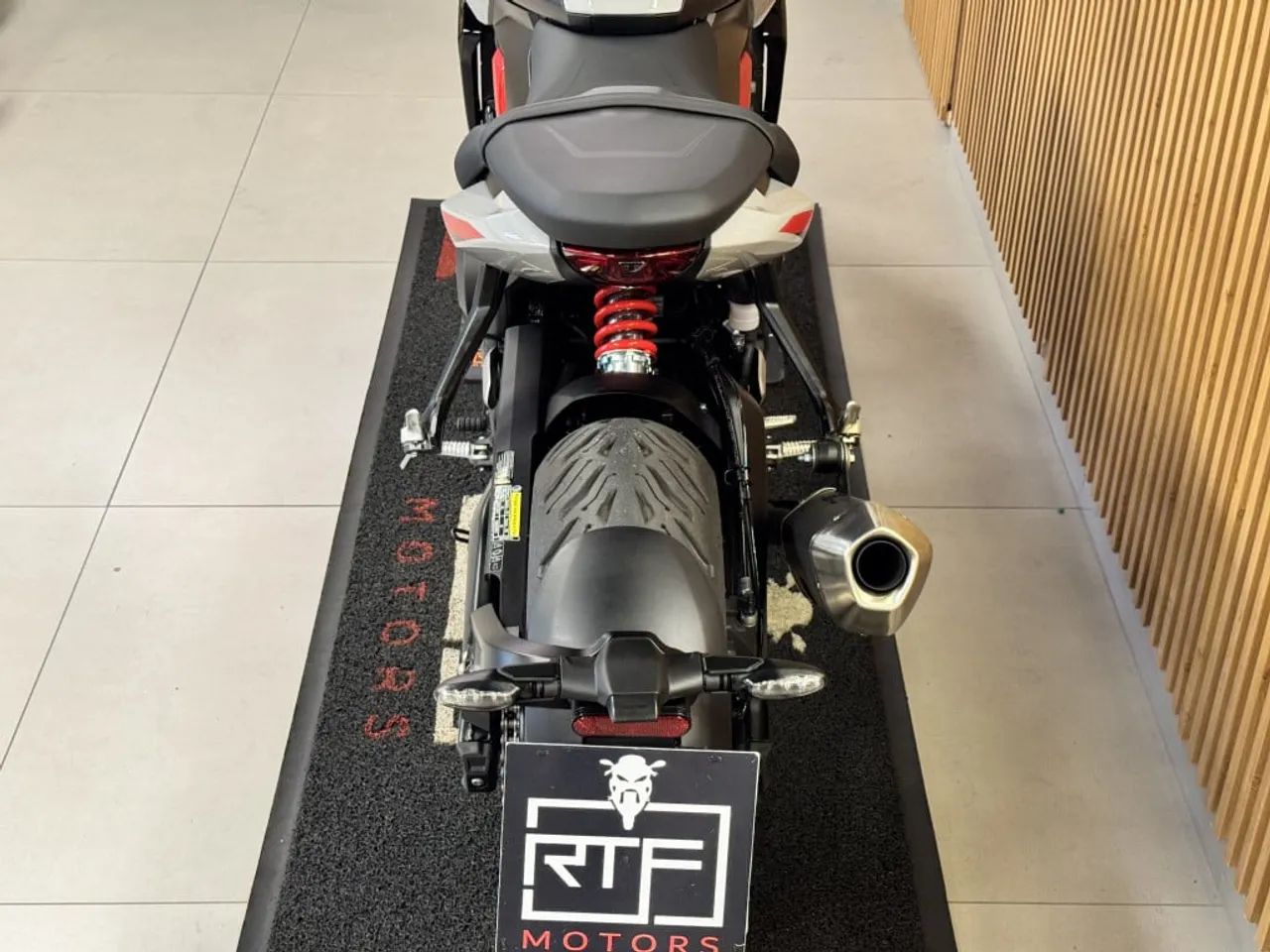 Triumph Trident 800 2026 - Foto 4