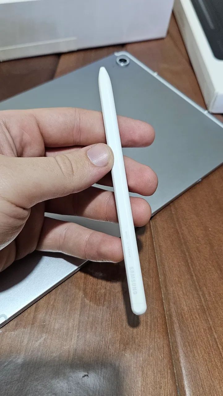 Tablet Samsung s10fe + Duas capinhas originais magnéticas. - Foto 2
