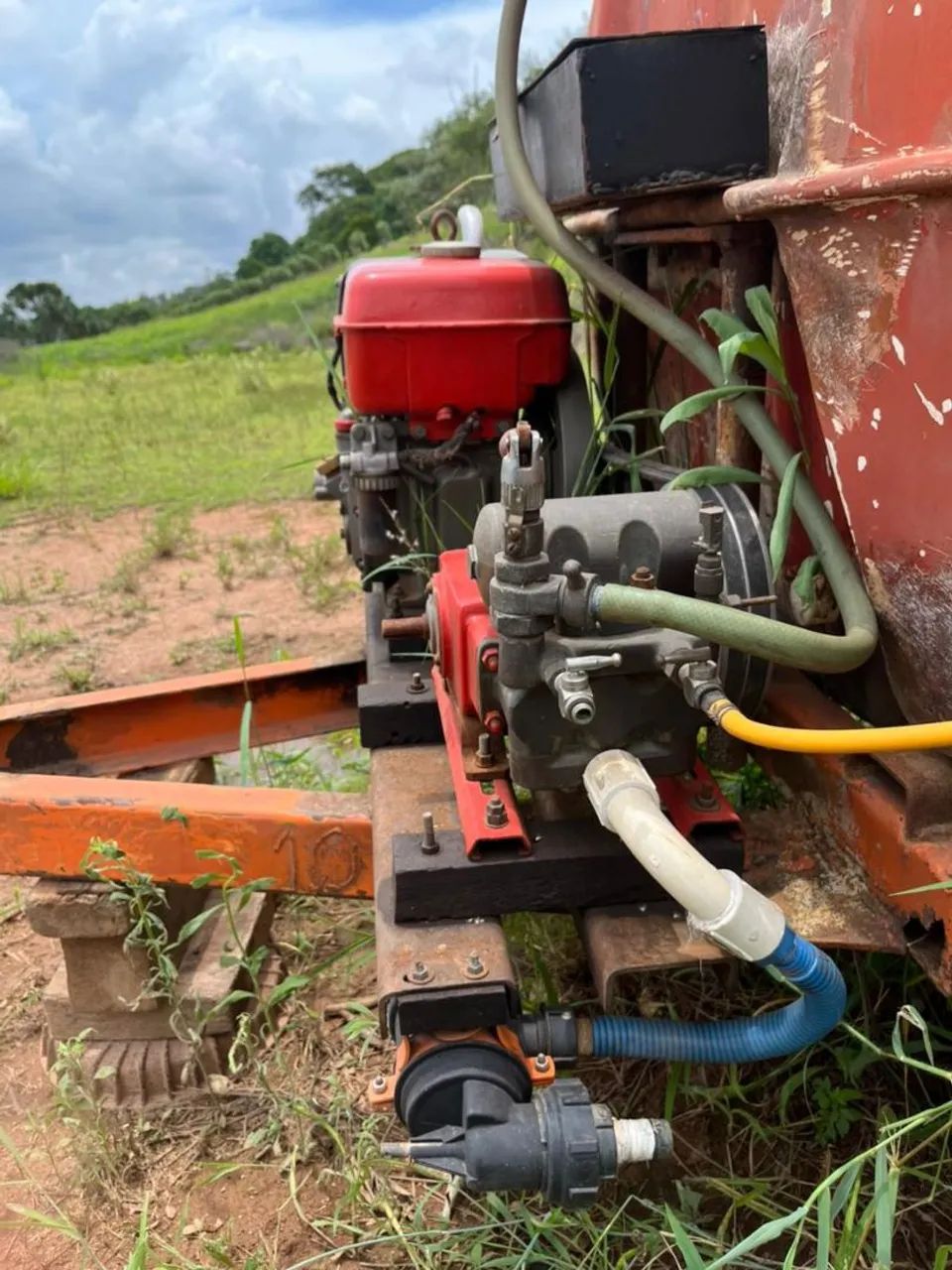 Vende-se glastanque com 2000 litros de carreta  - Foto 2