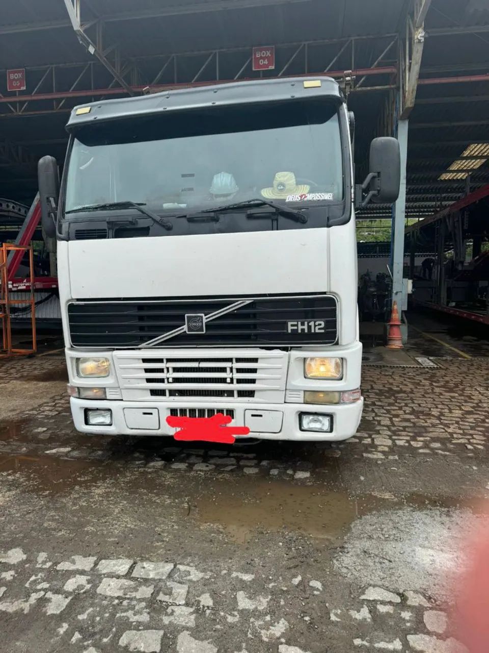FH 380 4x2 com serviço 