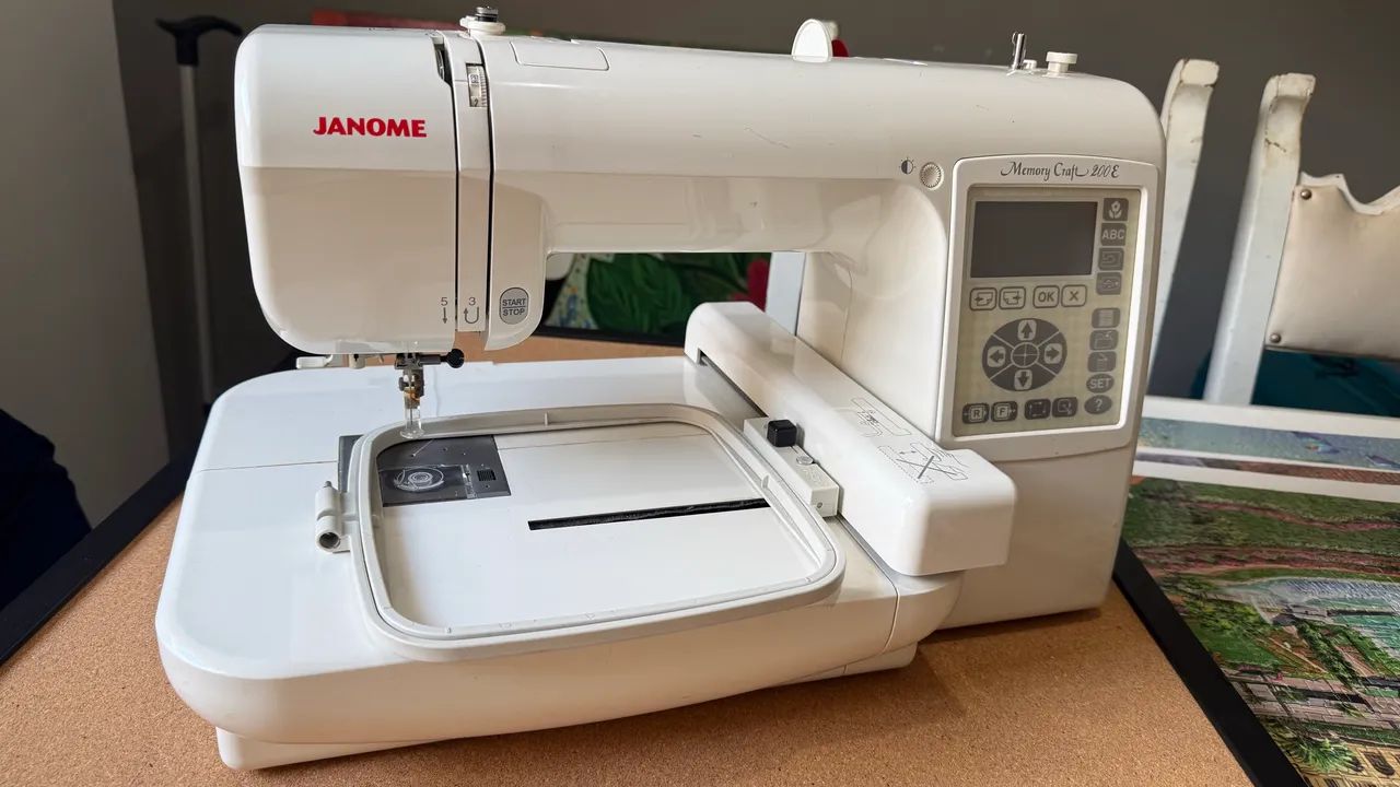 Máquina de Bordado Janome Memory Craft 200E + Bastidor - Funcionando Perfeitamente
