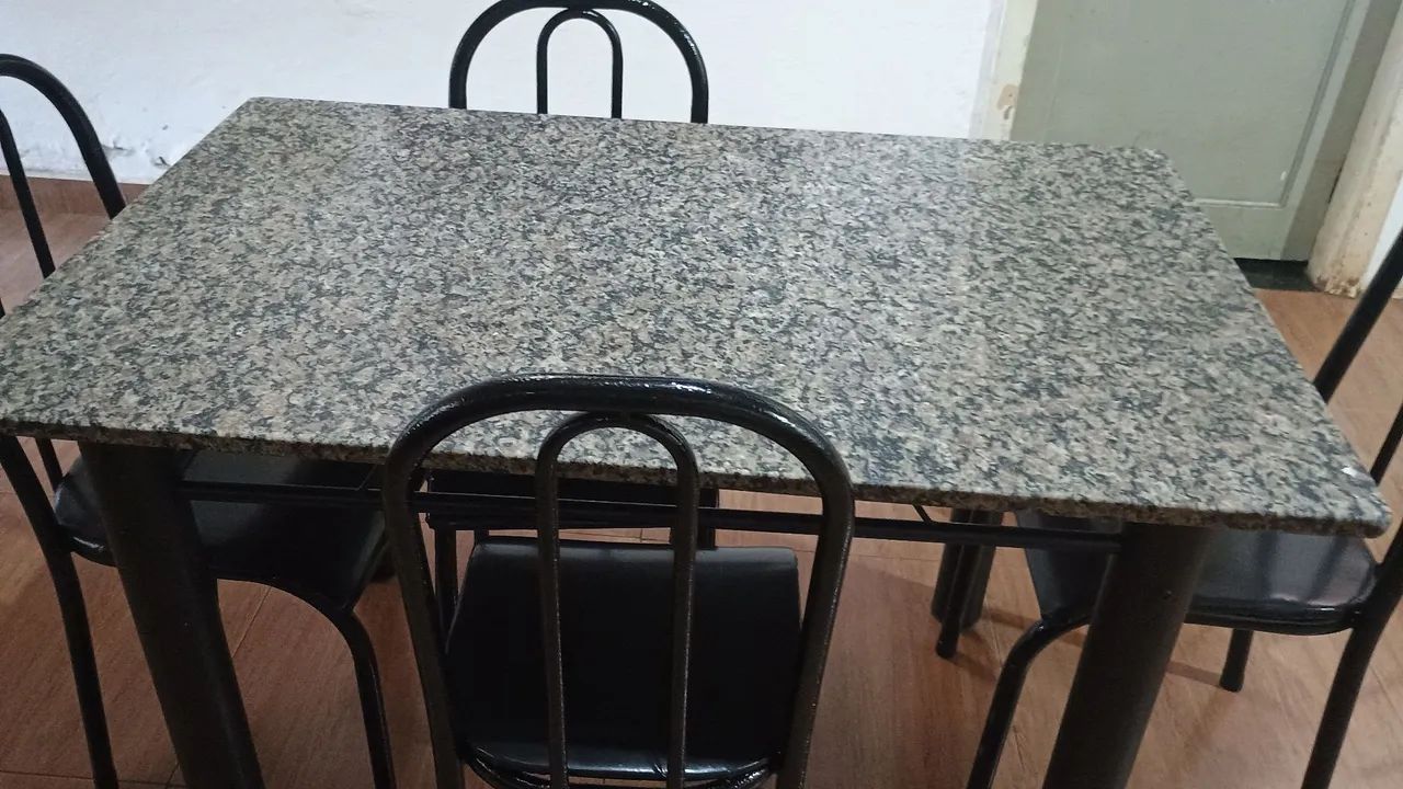 Mesa de mármore com 4- Cadeiras  - Foto 4