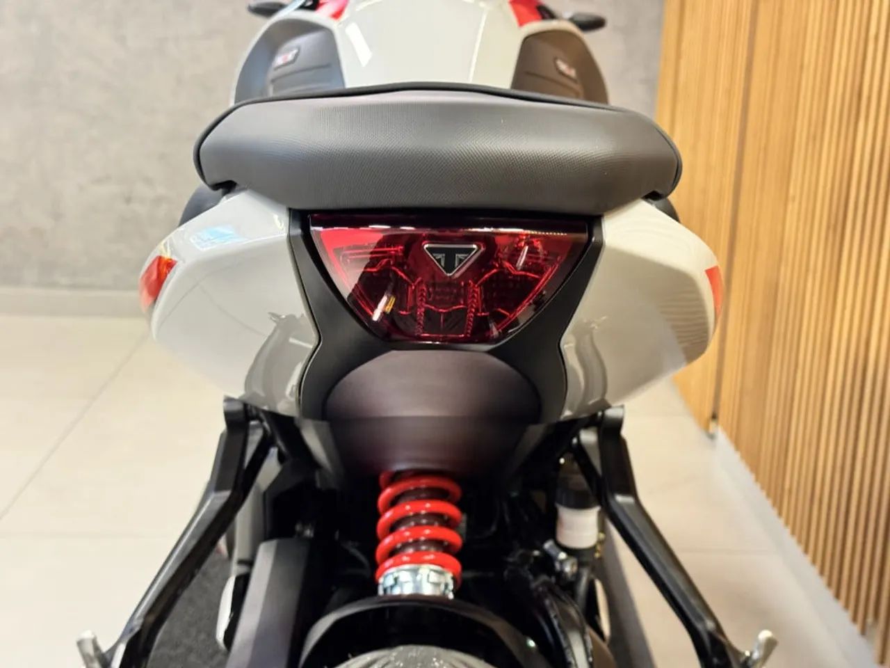 Triumph Trident 800 2026 - Foto 5