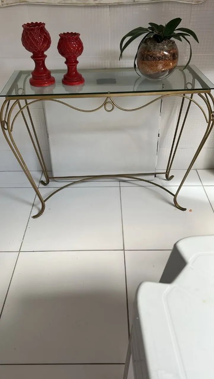Aparador de Armação de Ferro e Vidro
