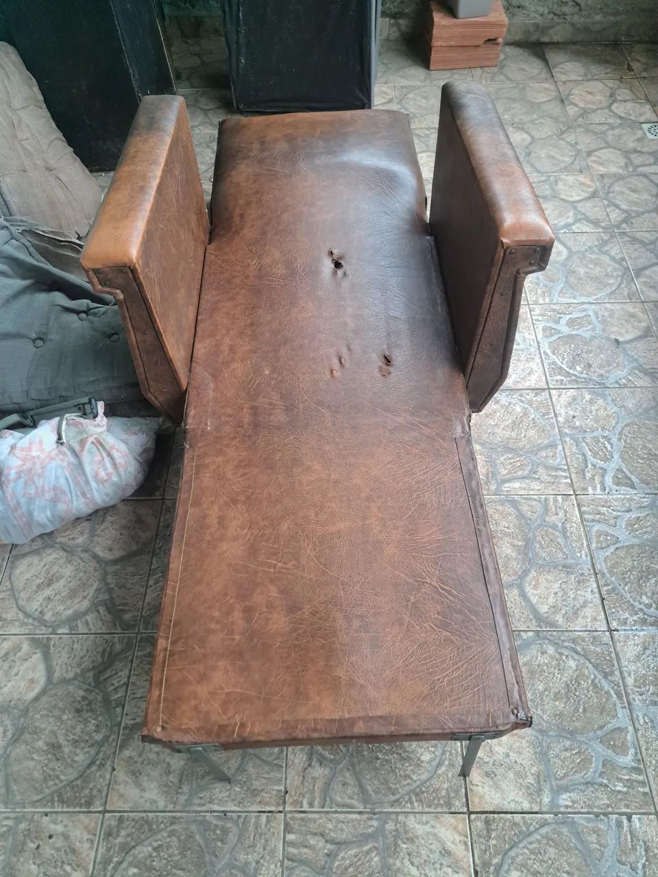 VEndo 2 sofa cama e uma tv funcionando 32.polegada  VALOR R$ 450.00 - Foto 2