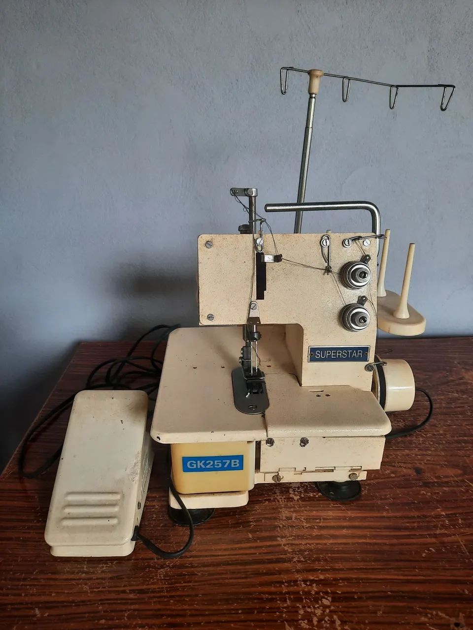 Máquina galoneira