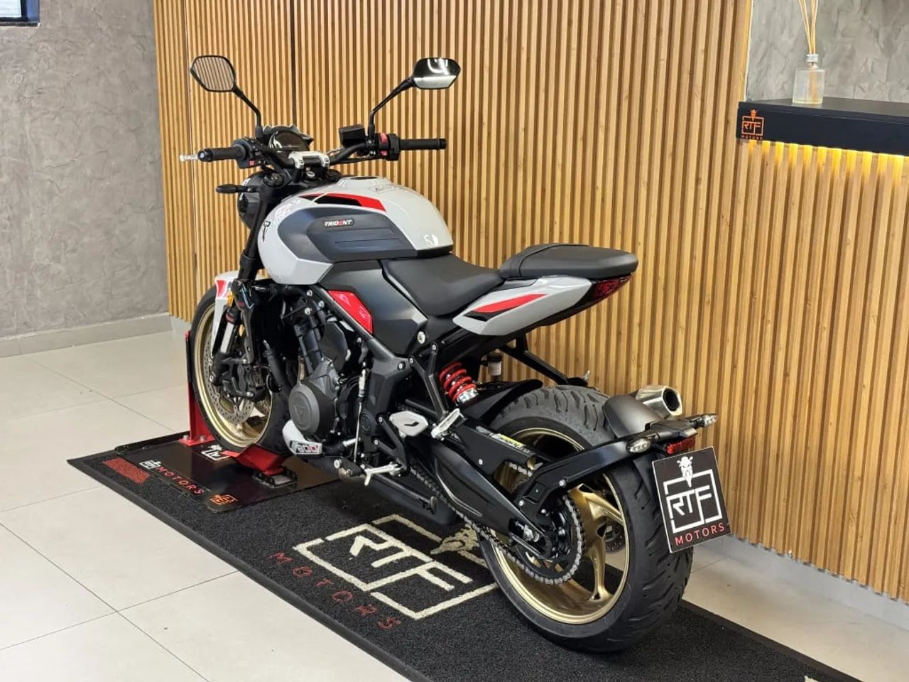 Triumph Trident 800 2026 - Foto 3