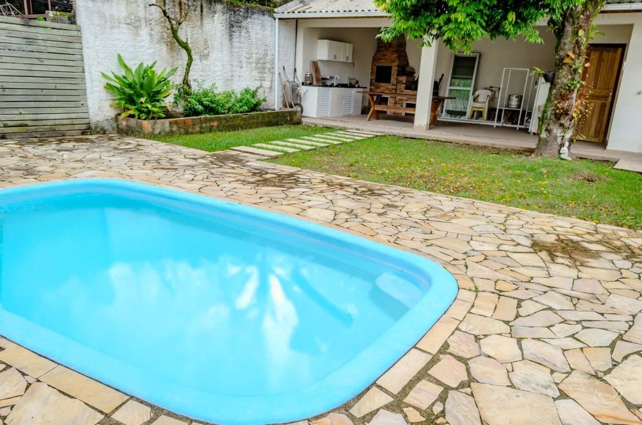 Casa Residencial de 254m² com 6 quartos na Trindade