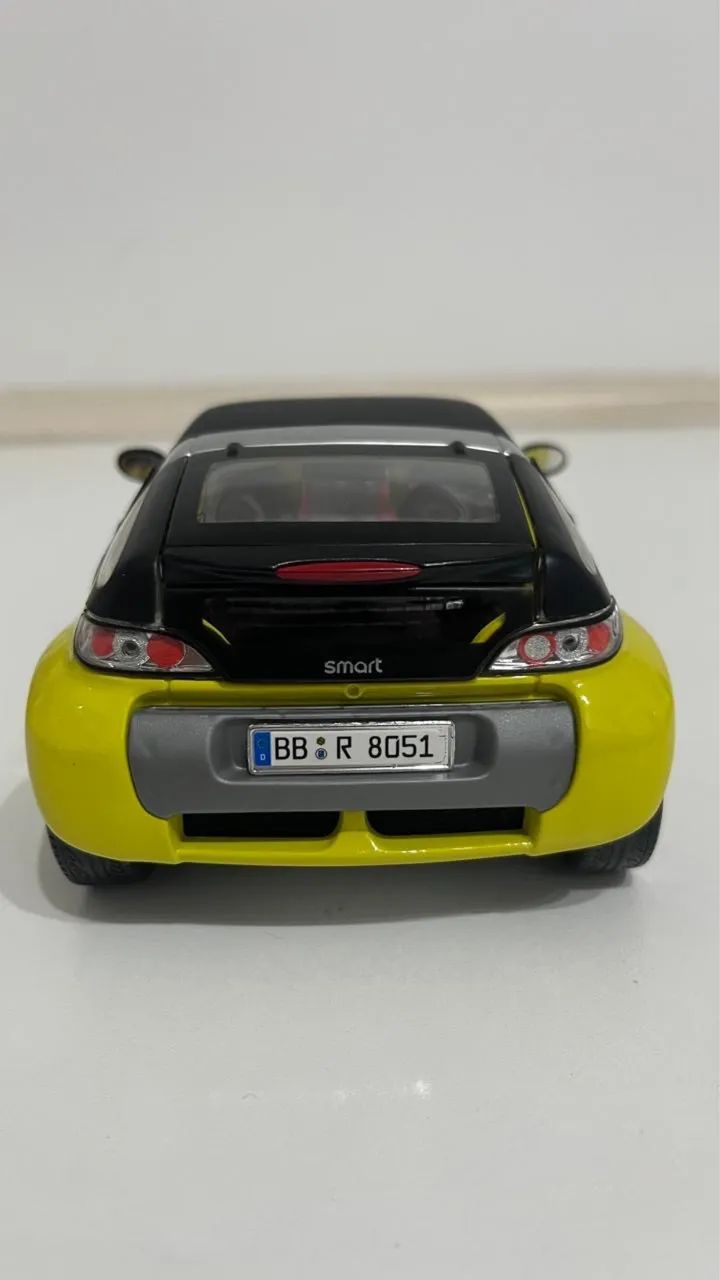 Miniatura Smart Fortwo 1:18 Burago Amarela Rara - Hobbies e
