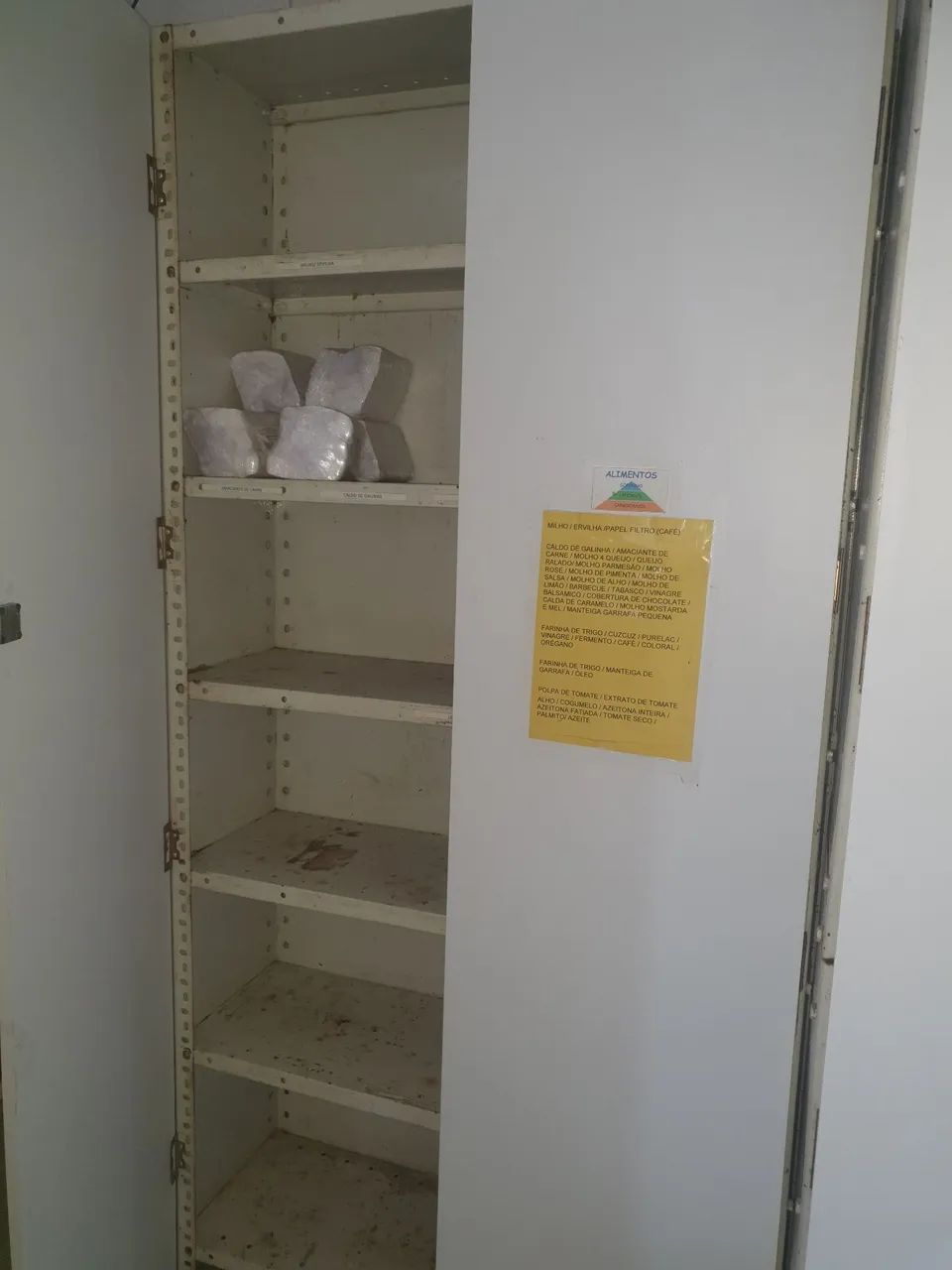 Estante de ferro 
