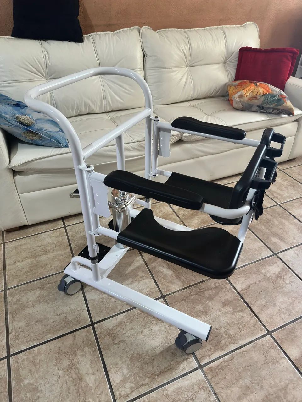 Cadeira de transferência / higiênica 