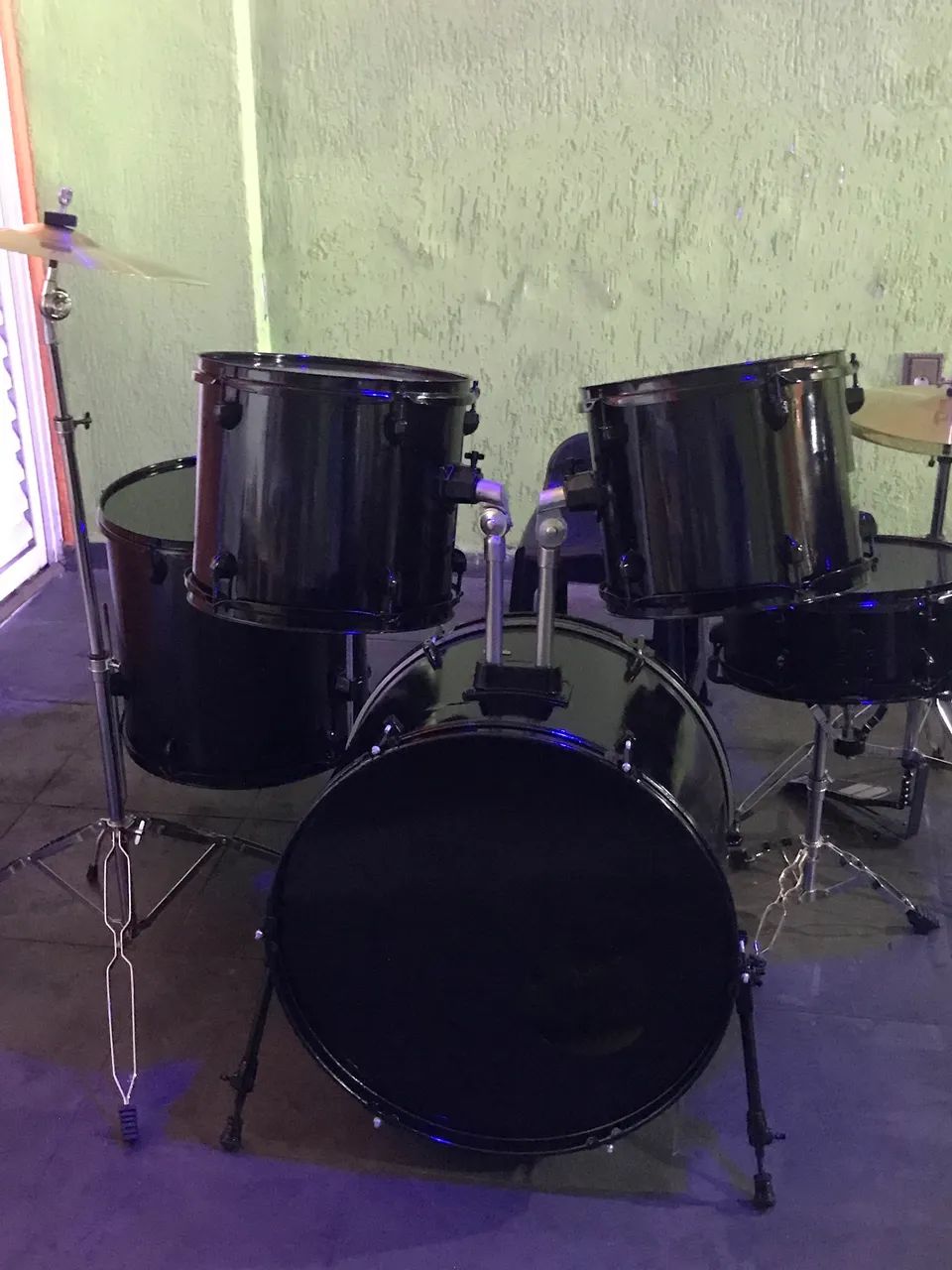 Bateria com ferragens e pratos novos . - Foto 4