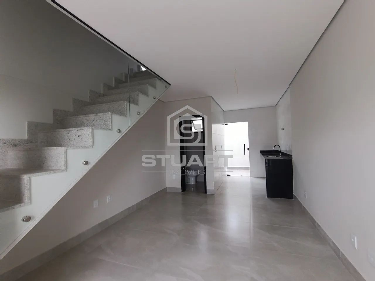 Casa com 2 suítes e 2 vagas no Planalto!!