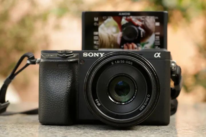 SONY α6400 & E35mmF1.8ossφ49mm Câmera Sony a6400 e lente sony E35mm/f1.8 OSS - 5499 clicks +