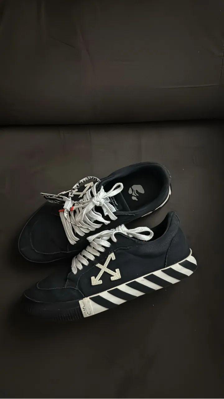 Tênis Off-White Vulcanized Low Black White Arrow