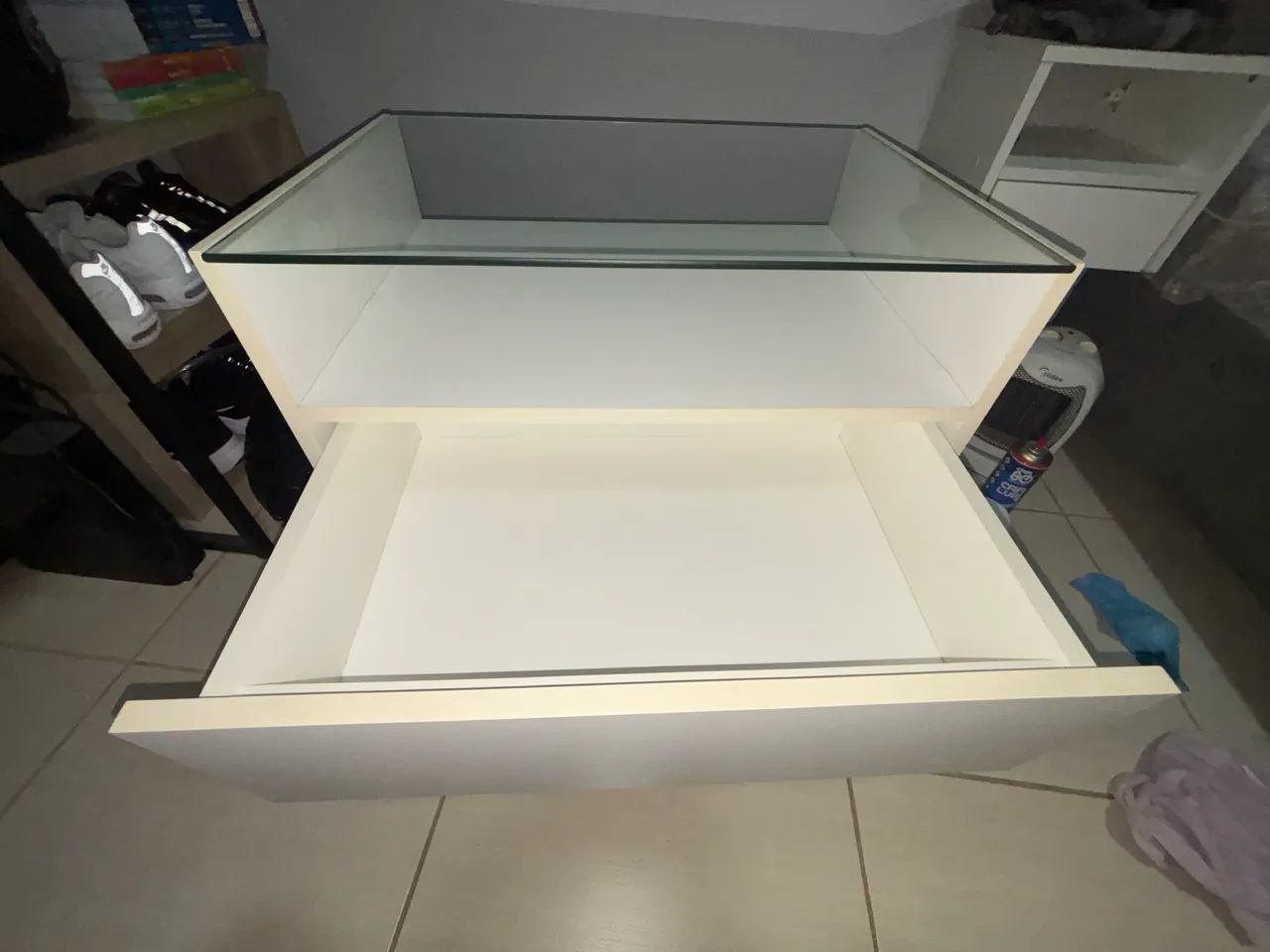 Criado mudo branco com duas gavetas, PASSO CARTÃO! - Foto 4