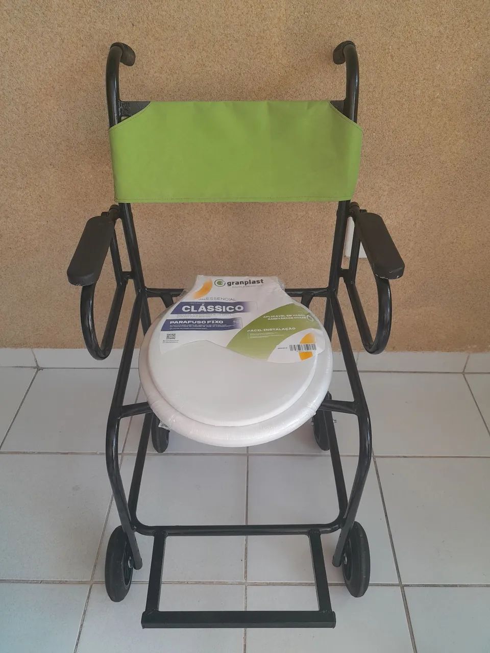 Cadeira de rodas para banho em 05x no cartão 