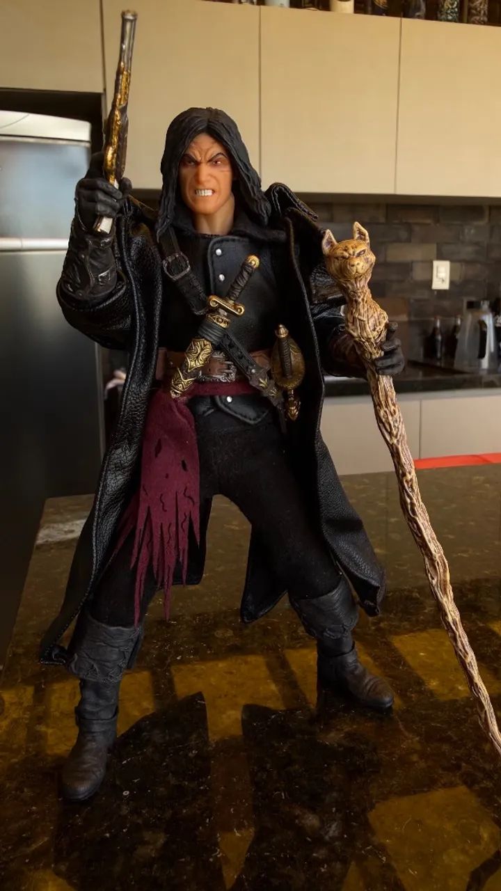 Mezco Solomon Kane Action Figure  - Foto 3