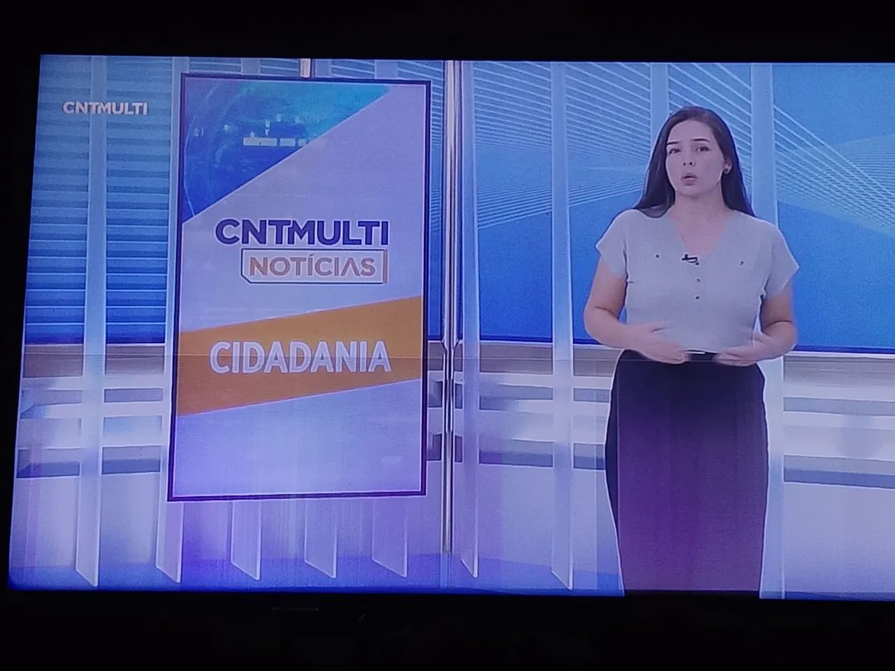 Tv Samsung 55 polegadas com defeito na tela aparecendo uma linha 