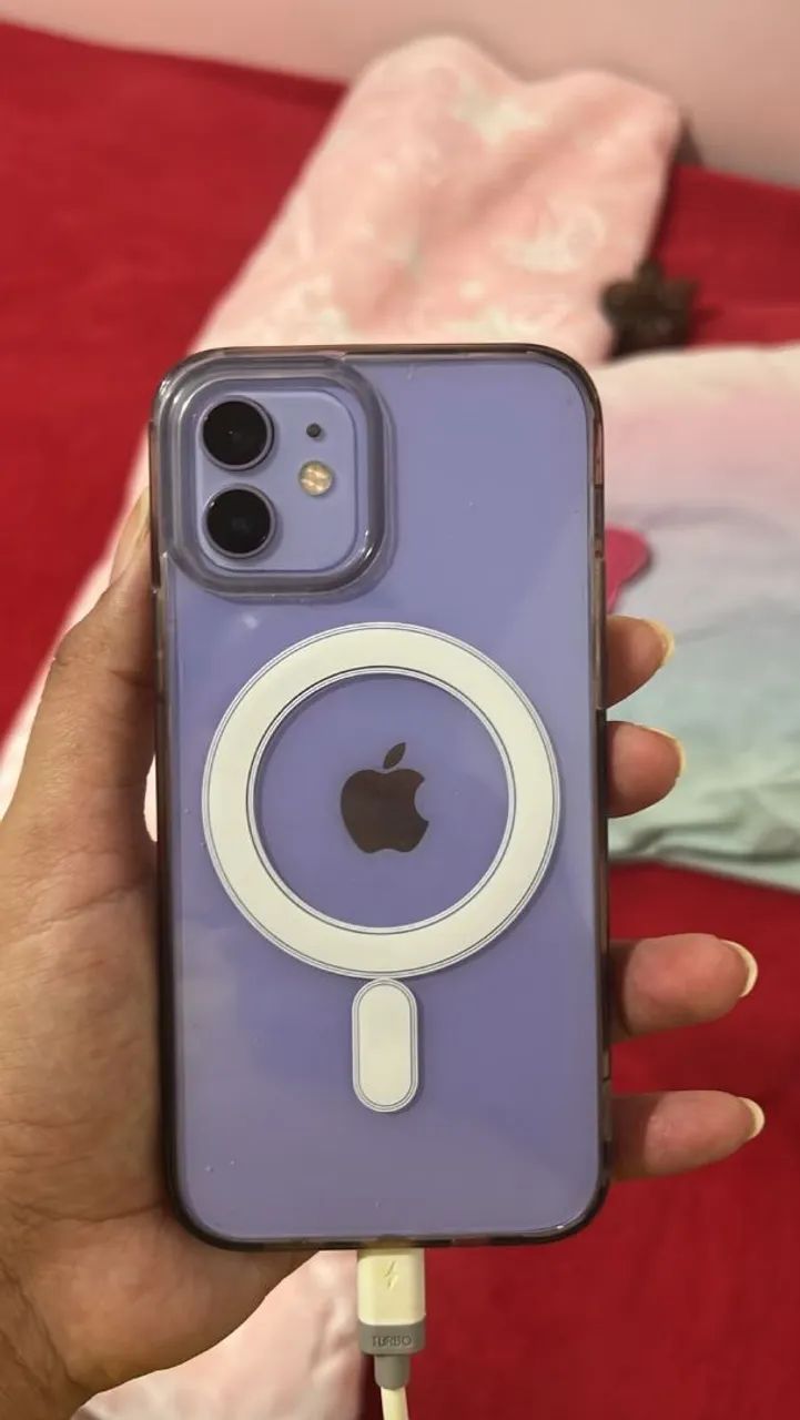 Vende-se iPhone 12 roxo 