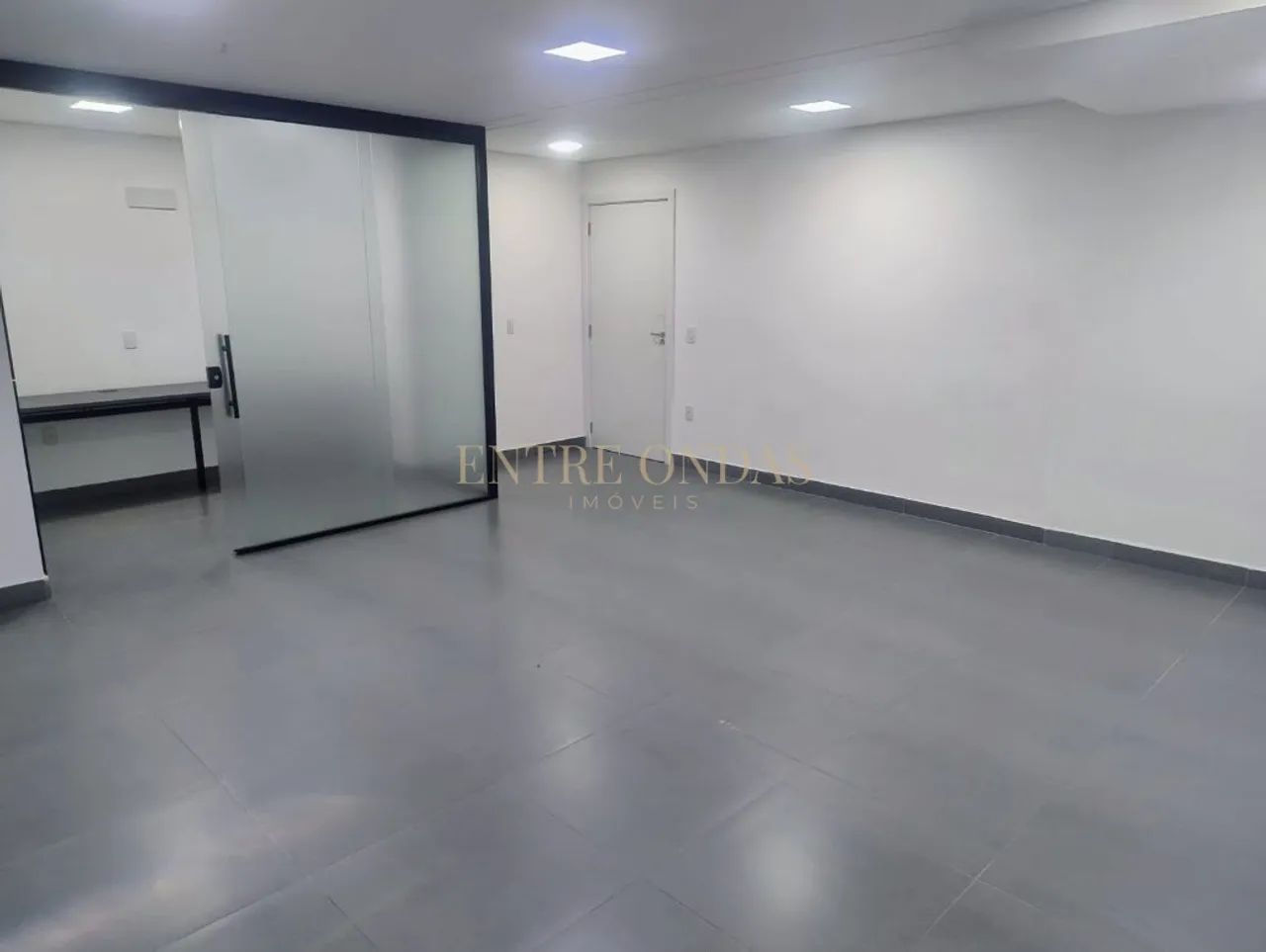 Sala comercial no bairro Ingleses, Florianópolis.