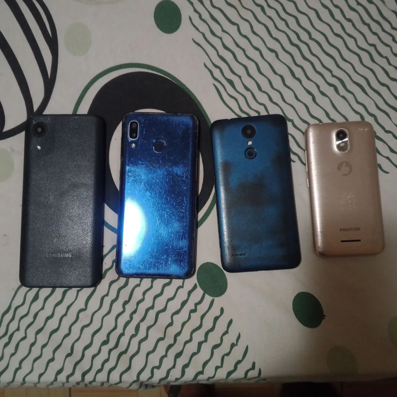 Vendo esses celulares com defeito 