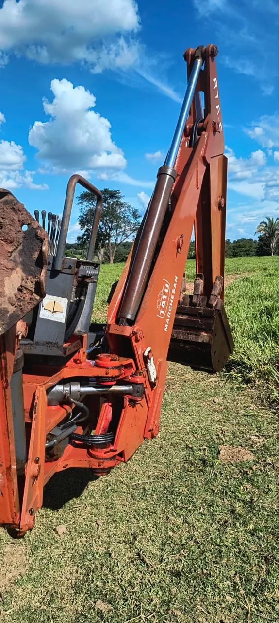 Retroescavadeira Tatu Marchesan R-5 - Excelente Estado - Pronta para Trabalhar - Foto 5