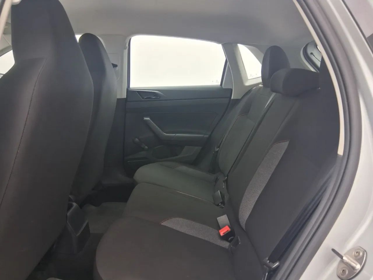 Volkswagen Polo Track 1.0 Flex 12V 5p, foto 17 de 18